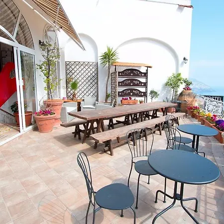 Brikette Hostal *