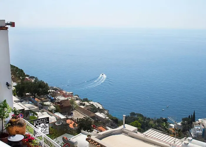 Brikette אכסניה